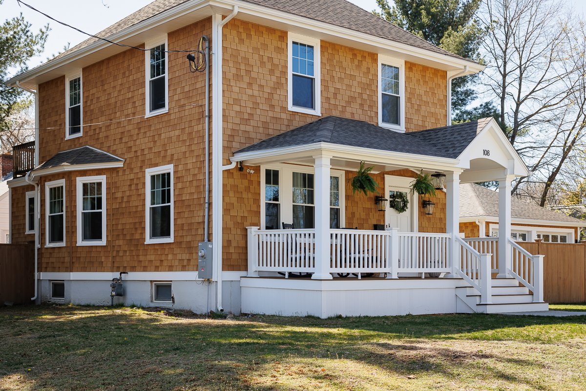 ExtremeHow_To's tweet photo. Coastal New England Home Exterior Remodel: Before & After
https://t.co/OmC6PA8sv3
#siding #cedarshake #beachhouseshake #sandcastle #remodel #remodeling #cladding #composite #buildingmaterials #homebuilder https://t.co/gcYtw4DOEf