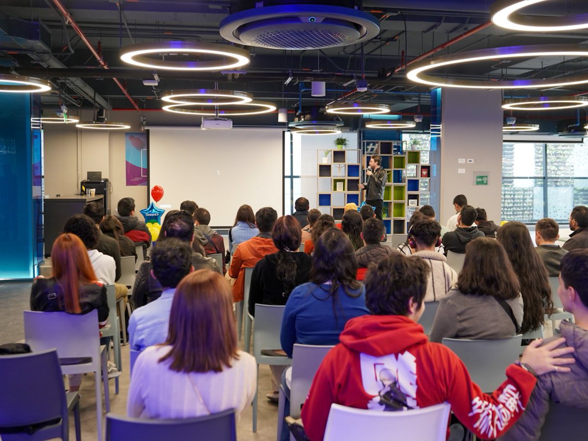 AteneaBogota's tweet image. Cien de los estudiantes destacados de nuestros cursos en #AnimaciónDigital y #DesarrolloDeAppsMóviles de #TalentoCapital que son dictados por la @UNALOficial, están viviendo hoy una experiencia única en @Globant, multinacional de software y servicios tecnológicos.

¡Orgullosos de…