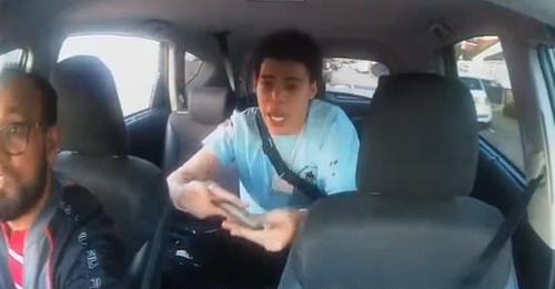 Unreal video of man being brutally attacked by knife-wielding thugs in the back of a taxi in London - uber driver saves his life sickchirpse.com/unreal-video-o…