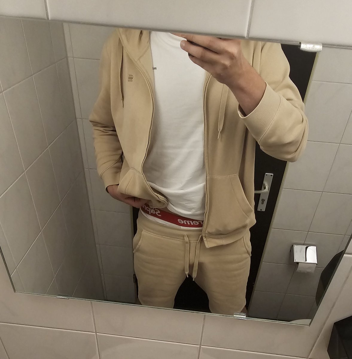 Kenne deinen platz und diene. Du fotze wirst es nicht bereuen. 
Rt wenn bereit bist
Like und Dm me.