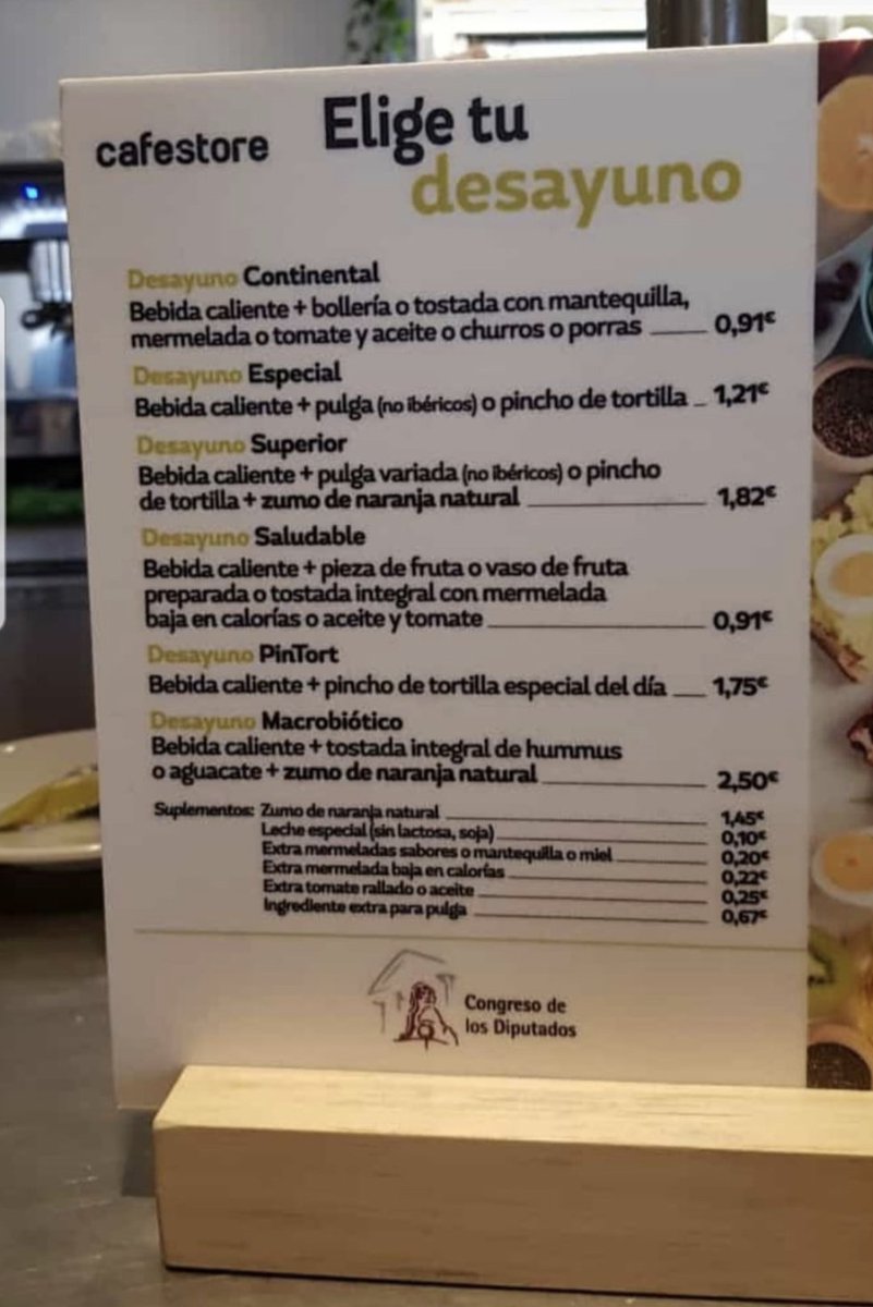 Mientras tú, español currante no llegas a final de mes. Estos son los precios en la cafetería del Congreso de los diputados para toda la lacra política.

Pd: De los precios de las copas mejor ni opino.

Impotencia. 😡