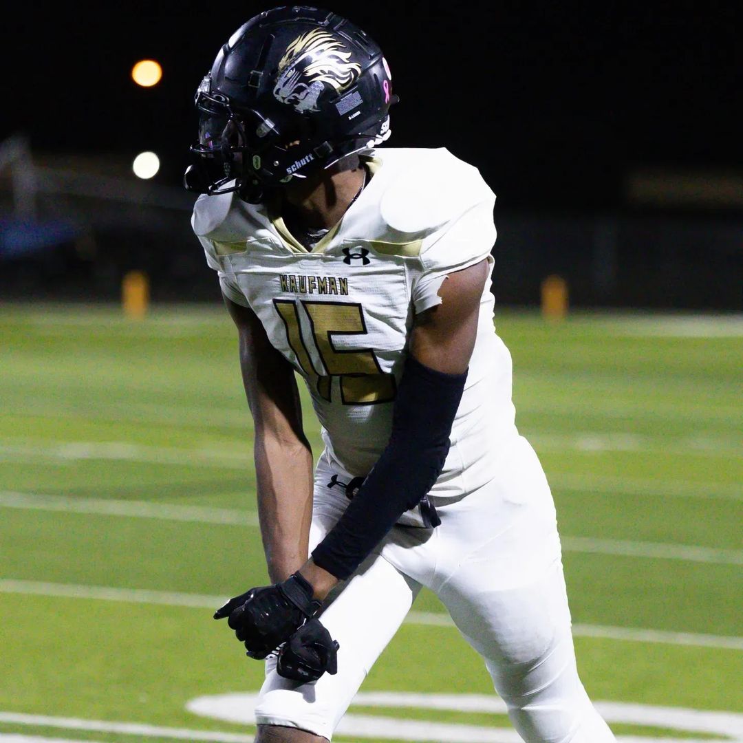 OUCrystalBall's tweet image. New #Sooners Rivals 🏈 FutureCast

2026 WR Aljour Miles II
📏 6'2” / 198
🏫 Kaufman HS (Kaufman, TX)
✍️ By Brandon Drumm
🎤⬇️ Oklahoma Insider

Profile: n.rivals.com/content/athlet…

#L26ENDARY