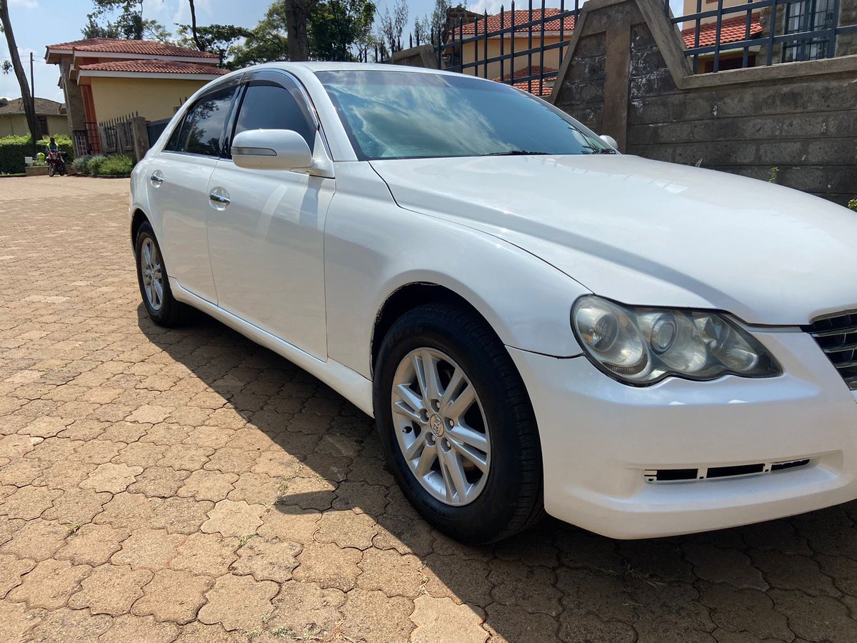 KhaliCars's tweet photo. @iamjuddah Sana.. Si mcome niwauzie hii Mark X. Ask price: 650k slightly negotiable https://t.co/3HCzeb0DL0