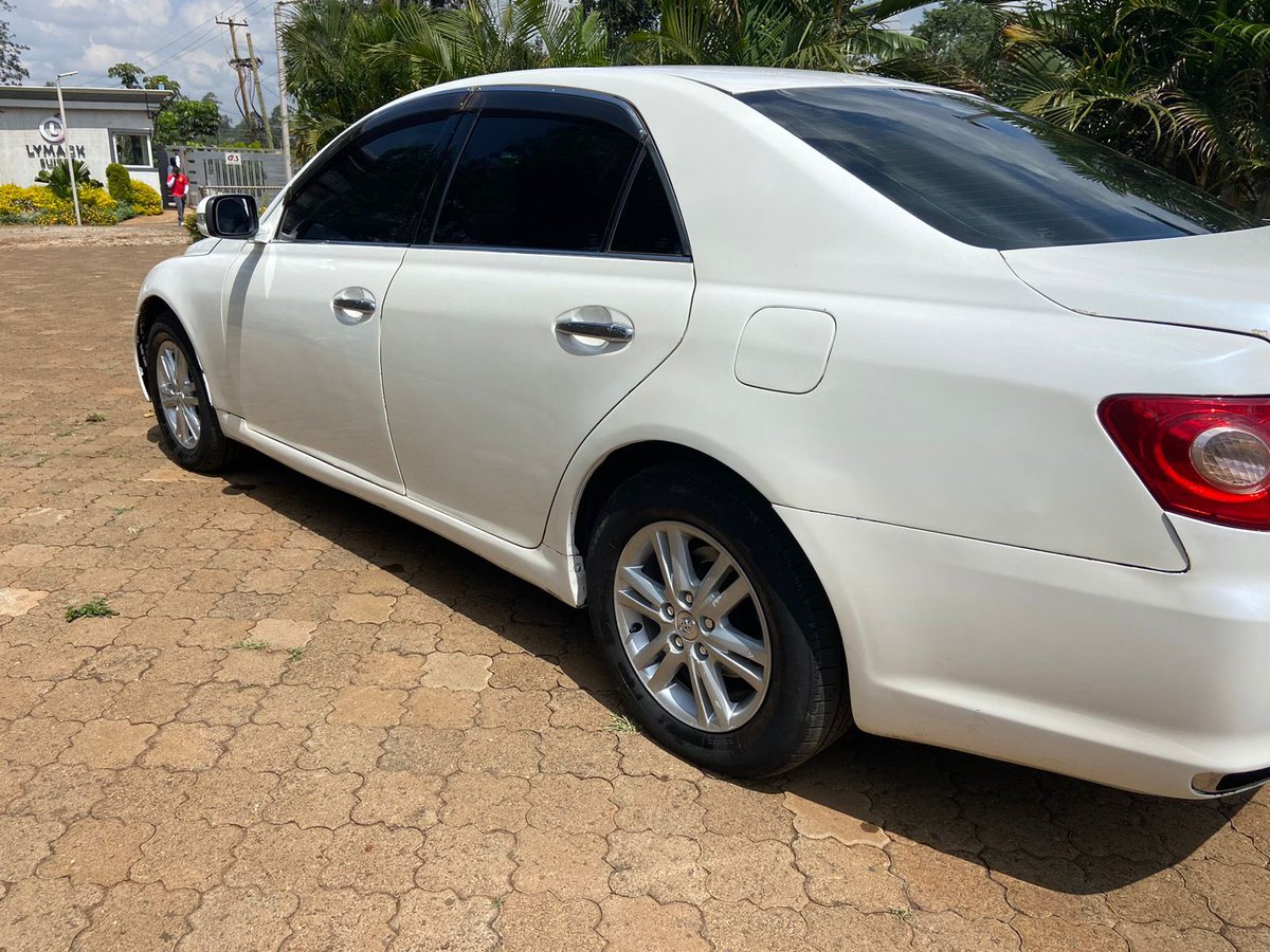 KhaliCars's tweet photo. @iamjuddah Sana.. Si mcome niwauzie hii Mark X. Ask price: 650k slightly negotiable https://t.co/3HCzeb0DL0