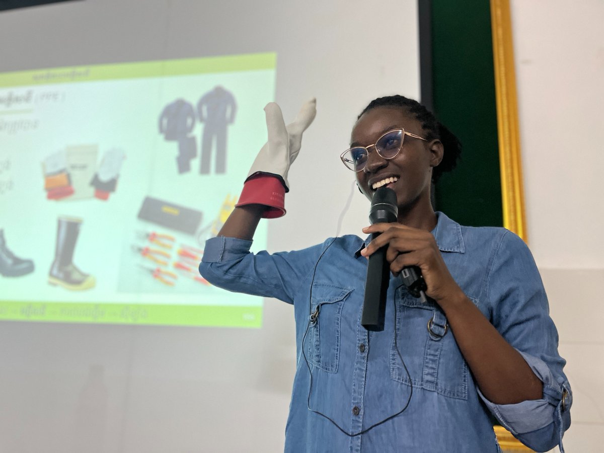 BuildHealthIntl's tweet image. 📍Where in the World is BHI’s Medical Oxygen team?✨

#FlashbackFriday 📸 
Here are some highlights from our #MedicalOxygen team’s management training at Khmer-Soviet Friendship Hospital in #Cambodia 🌟📝🎉