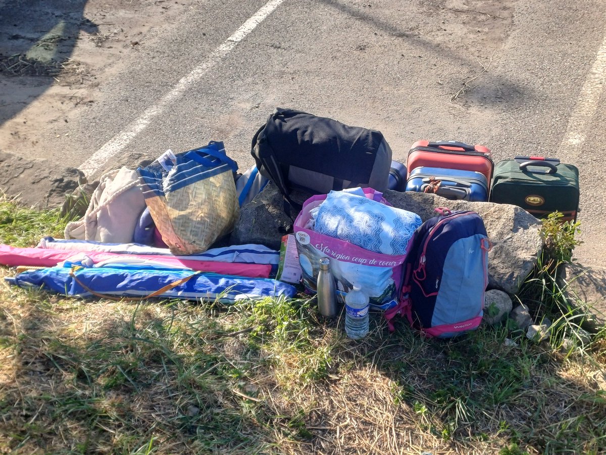 José Luis Acedo (@joseluisacedo) on Twitter photo 😢 😡Cuatro horas y media abandonados en una carretera francesa con una pésima asistencia en viaje de <a href="/MAPFRE_ES/">MAPFRE España</a> ... dos personas mayores a bordo. Un trato inhumano. #MaphreNoResponde #Paris2024 #olimpiadi2024 😢 😡Cuatro horas y media abandonados en una carretera francesa con una pésima asistencia en viaje de <a href="/MAPFRE_ES/">MAPFRE España</a> ... dos personas mayores a bordo. Un trato inhumano. #MaphreNoResponde #Paris2024 #olimpiadi2024