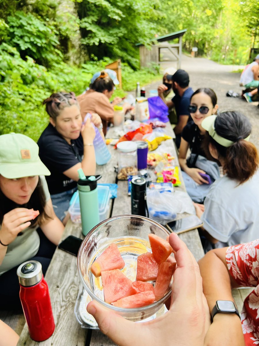 Edel_PLopez's tweet photo. Lab meeting with a view! 
We all tried pink GMO pineapple 🫶🏻 https://t.co/Qc4jLkdppb