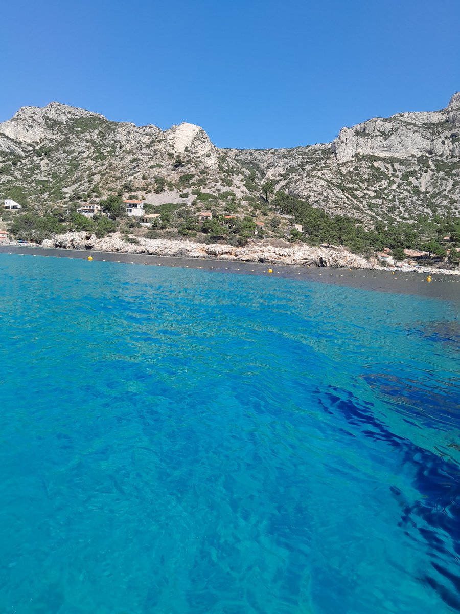 coolfinice's tweet photo. Exceptionnelle journée dans les calanques grâce à @cordobastien ! C'est même pas qu'on recommande , c'est un passage obligé . #sormiou#morgiou#marseille https://t.co/1s2QBQKqw1