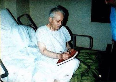 26.07.1984.

Killer Ed Gein dies.
The image shows him before his death in the Mendota Mental Hospital, 1984.