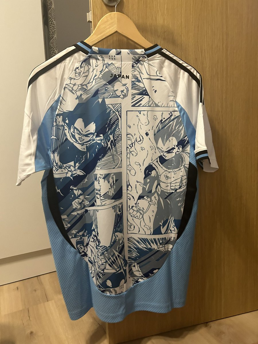 Camiseta Japón edición dragon ball talla M  22 €🔥🔥 en stock 3 días en casa