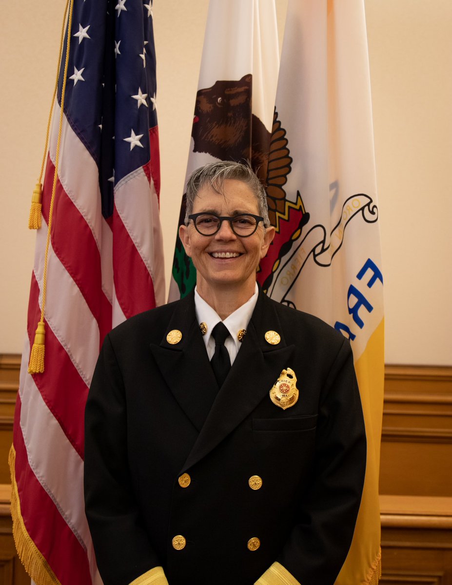 SFFDPIO's tweet image. Chief Nicholson, the 26th fire chief of the San Francisco Fire Department, announces her retirement after 30 years of dedicated service. 

“Chief Nicholson has been an incredible leader for the San Francisco Fire Department and is retiring with a distinguished and decades-long…
