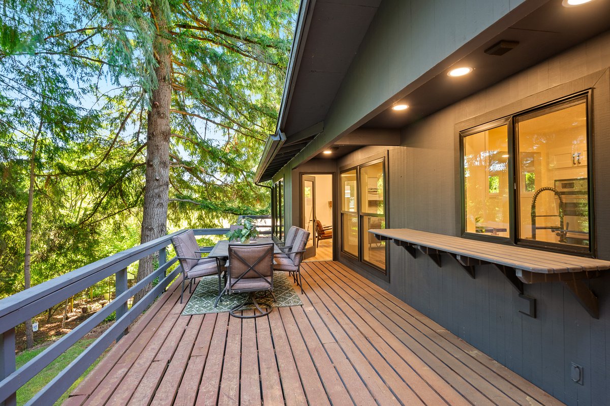 RhondaMMorton's tweet photo. https://t.co/vf5CJCHCB6
Just Listed: Spend Summers on the Lake in the Updated Mid-Century Modern Home.  Deeded access to Lake Forest Park Civic Club on Lake Washington. Tons of great pluses. https://t.co/I2yX0Lo7vd