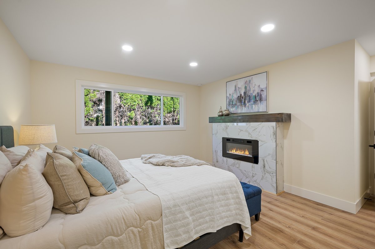 RhondaMMorton's tweet photo. https://t.co/vf5CJCHCB6
Just Listed: Spend Summers on the Lake in the Updated Mid-Century Modern Home.  Deeded access to Lake Forest Park Civic Club on Lake Washington. Tons of great pluses. https://t.co/I2yX0Lo7vd