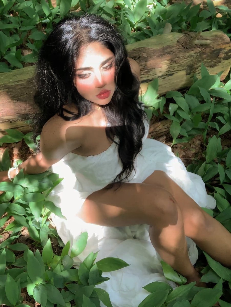 beesoup7's tweet photo. mori girl 🌱 https://t.co/8kg3VX5byG