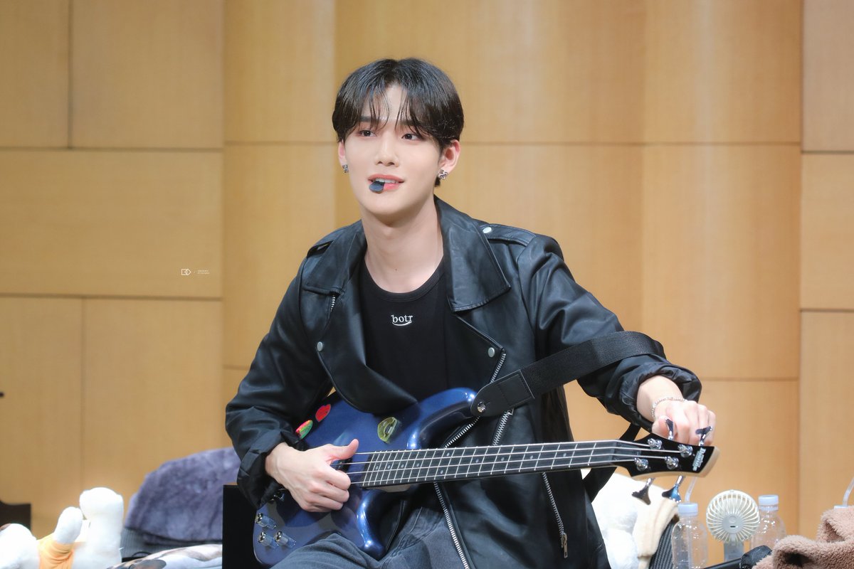 memorybox226's tweet photo. 베이스 도전 찬성입니다

240726 
#CIX #씨아이엑스 #승훈 #Seunghun #BDU #memory_always_love https://t.co/X2Npmp2kLs