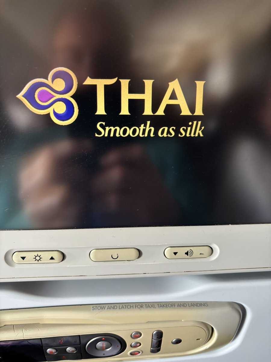 SimonAston12's tweet photo. @RoisinRay1 @ThaiAirways Hot as hell https://t.co/oERNxzGxPG