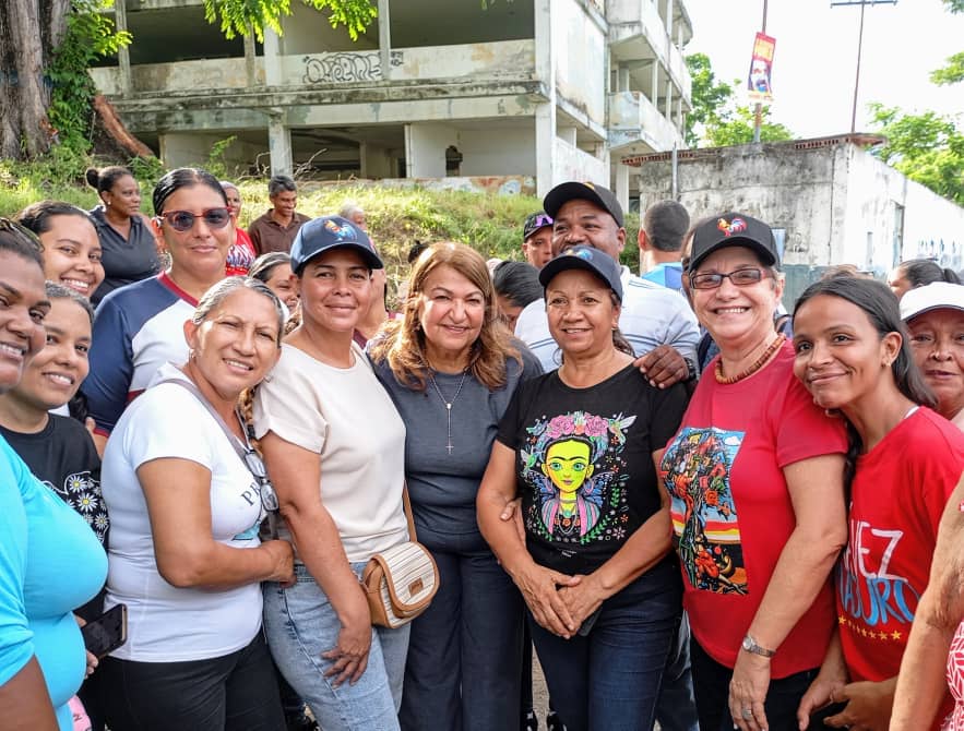 cdcepazcastillo's tweet photo. Recibimiento de la Ministra del Poder Popular para la Educación @_LaAvanzadora, para hablar temas varios referentes a la recuperación de espacios en nuestro municipio
@NicolasMaduro @MPPEDUCACION @rosabecerra3 @HectoRodriguez https://t.co/5w303Fa5EF