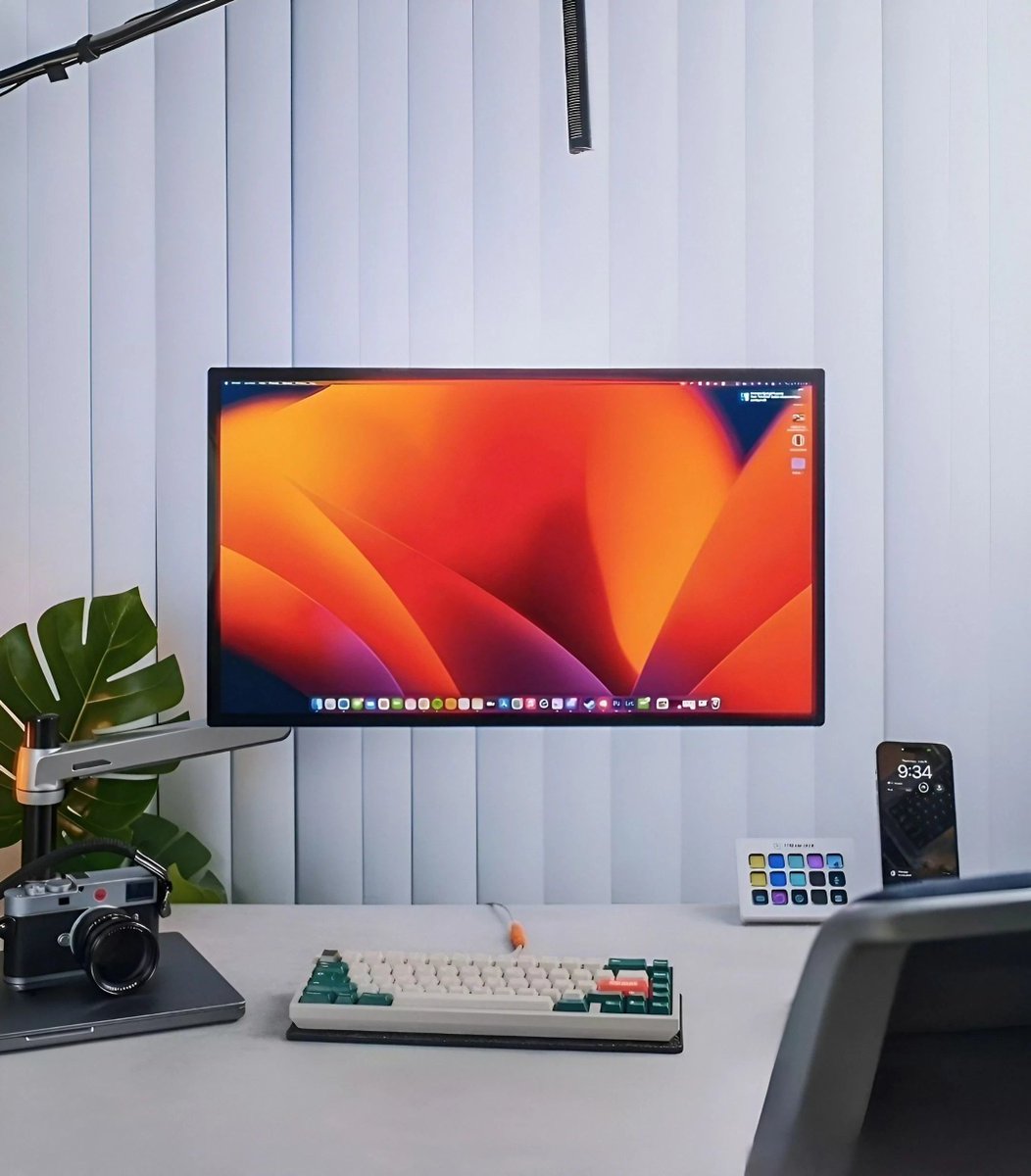 Today's Fancy Desktop Setup #HomeOffice #Workspace #DesignOffice #DeskSetup instagram.com/p/Cuhp58Ftl-u/