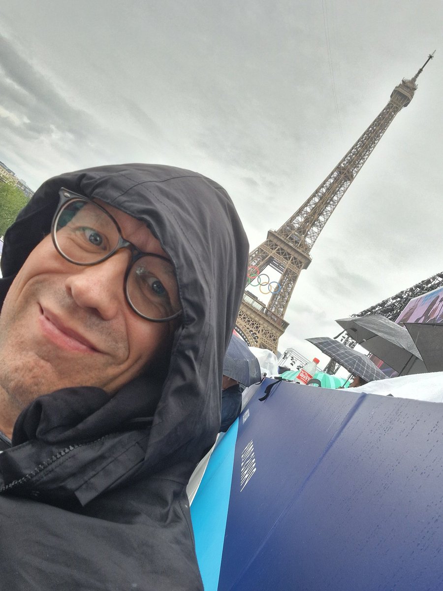 Alles gerüstet für die Eröffnungsfeier der Winterspiele von #Paris2024 Mein Tipp: Ein Skispringer entzündet das Feuer.