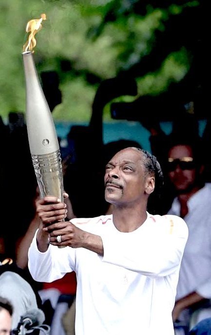 Allllright's tweet photo. Snoop carrying the Olympic torch looks like he was just bestowed with some spaceage joint from the gods. https://t.co/lifV353VMv