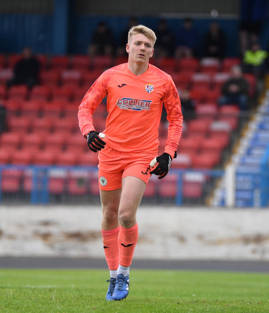 𝐂𝐎𝐖𝐃𝐄𝐍 𝐂𝐋𝐈𝐍𝐂𝐇 𝐋𝐘𝐍𝐂𝐇

We are delighted to confirm the loan signing of <a href="/DundeeFC/">Dundee Football Club</a> goalkeeper <a href="/lynch_ruaridh/">Ruaridh Lynch</a>.

Ruaridh (18) appeared as a trialist in a couple of our pre-season fixtures and we welcome him to Central Park.

Full story at cowdenbeathfc.com/index.php?act=…