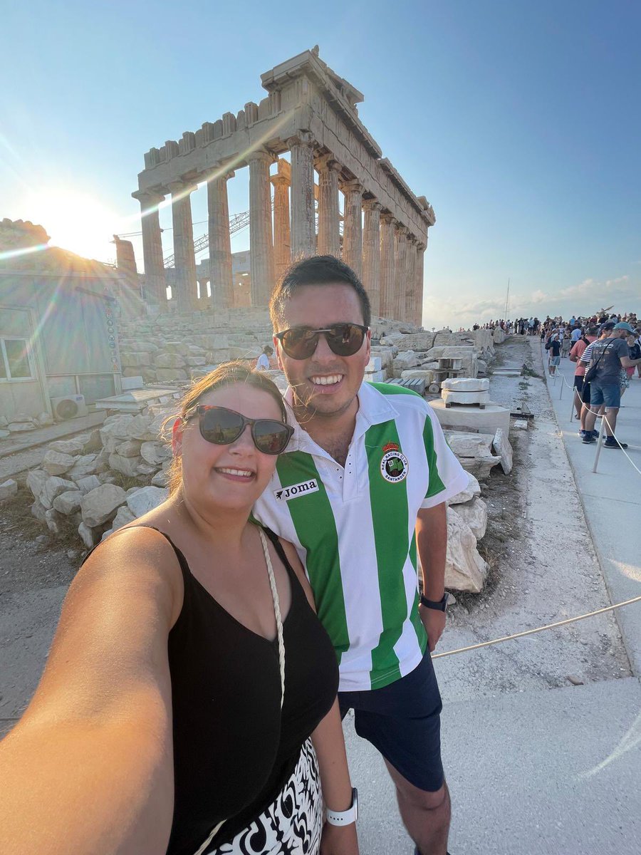 dcf93's tweet photo. Racinguistas por el mundo @realracingclub @Glooria22 #Atenas https://t.co/swlYlwXVvT