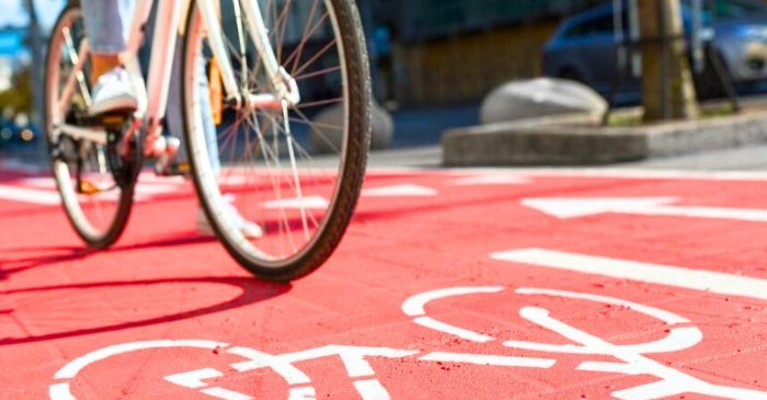 La pista ciclabile bidirezionale in via Roma è la prima idea di mobilità sostenibile degli ultimi due anni. Un plauso all'amministrazione comunale. Speriamo che non ne servano altri due per realizzarla.