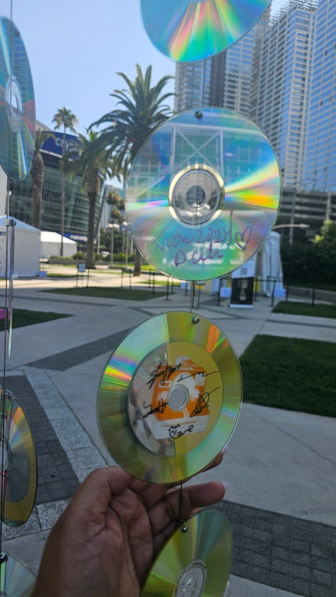 CaliAstro's tweet photo. Checking out Kcon Fan Square!
#KCONLA2024 #FANSQUARE https://t.co/S6wMtOJ5oY