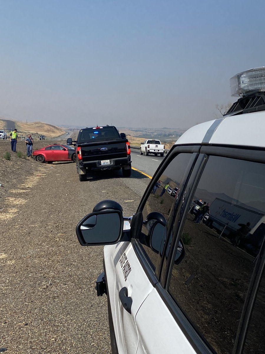 Traffic alert near Benton City:

WSP troopers were in a pursuit of a reckless driver, E/B I-82 from Prosser. Troopers used the PIT maneuver near Gibbon Road. Two occupants fled on foot and were apprehended. 

Traffic is slow in both directions so please use caution.