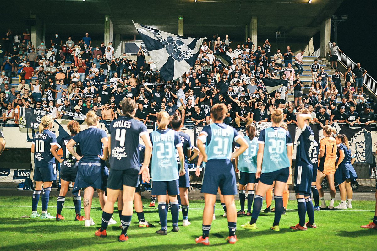 3 years ago.. playing CL qualifiers with this incredible support. It’s sad to see what’s happening to the club 😢

Force à vous amis bordelais 💙