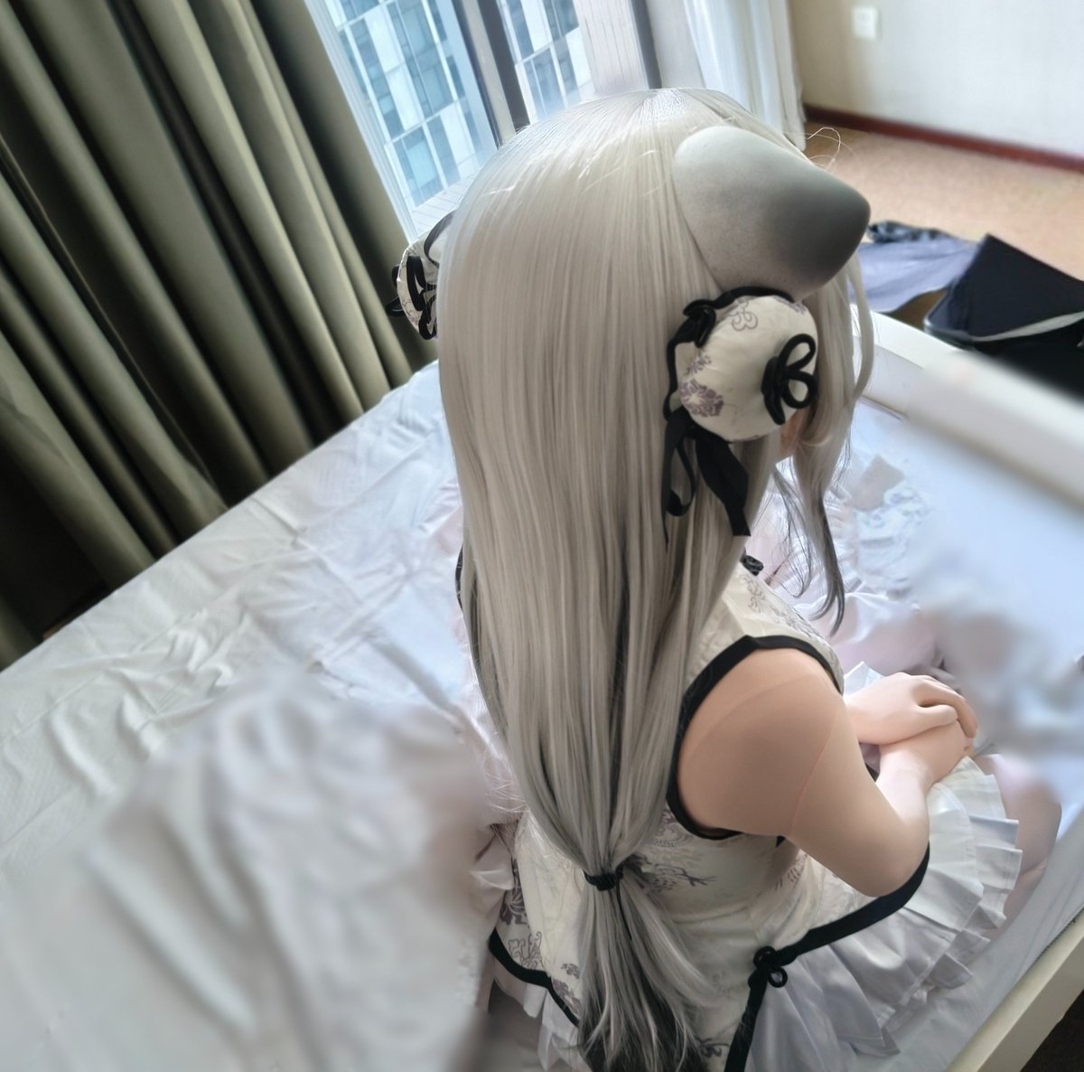 EatIcr's tweet photo. senei 要我穿上这套衣服？ 可是好短遮不住哎~  还有小裙子 嗯~ 谢谢sensei了 https://t.co/SmYl6SOF70