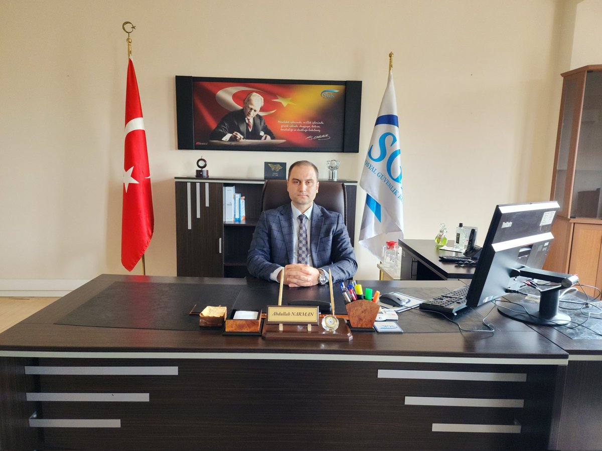 AbdullahNarman's tweet photo. Bugün itibariyle, Kartepe Sosyal Güvenlik Merkezi Müdürü olarak yeni görevimize başladık. Başta İl Müdürümüz Sayın İsmail ÜNLÜ olmak üzere bizi bu göreve layık gören herkese teşekkür ederim. Allah utandırmasın. https://t.co/w1DMgYa1JI