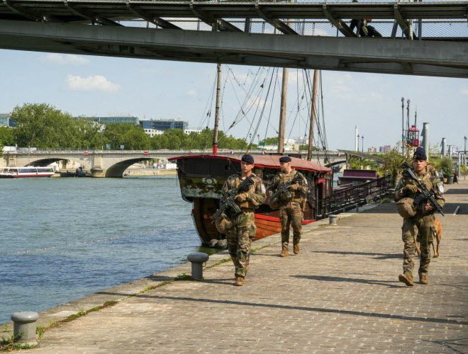 1erSpahis's tweet image. 26 juillet 2024, ouverture des #JOP.
Le #1erSpahis avec le #1REG et les Armées françaises est engagé pour la sécurisation de cet événement historique et festif. Plus vite, plus haut, plus fort - ensemble !

c.ledauphine.com/jeux-olympique…
