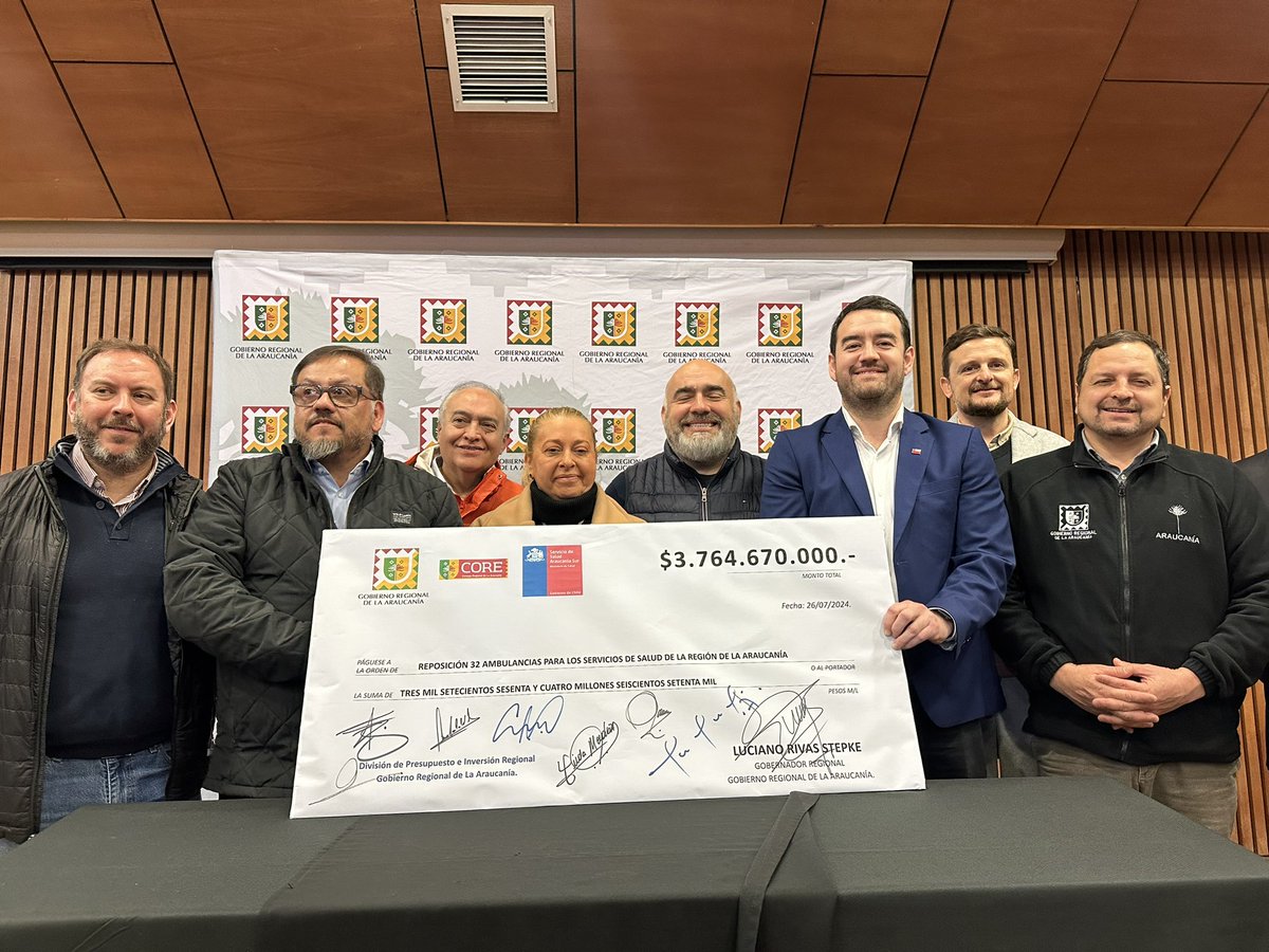 gorearaucania's tweet photo. El gobernador @lucianorivas realizó la firma de un importante mensaje que entregará 32 vehículos de emergencia destinados a entregar una cobertura regional tanto para la provincia de Cautín como para la provincia de Malleco 🚨
¡Sigamos construyendo La Araucanía que soñamos 🚑! https://t.co/awwVQ8xAvP