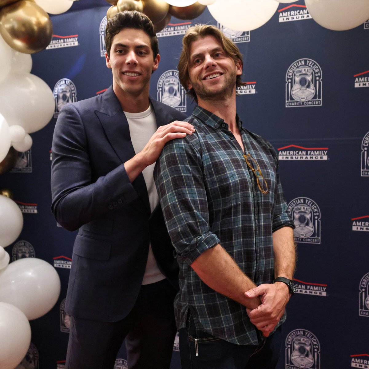Brewers's tweet photo. Wisconsin icons

@ChristianYelich x @CharlieBerens https://t.co/j3tz1s6vs3