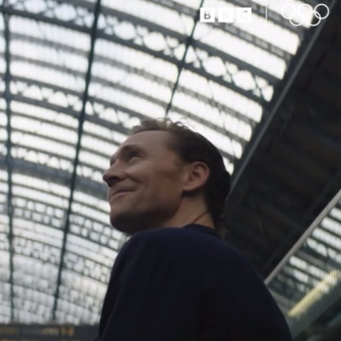 lvrloki's tweet photo. Tom Hiddleston for the olympics 🫶🏼 https://t.co/Wmz69H294Y