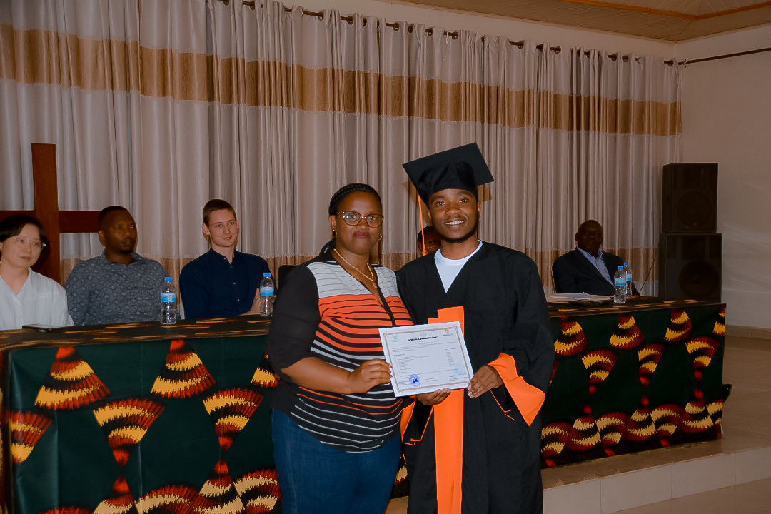 Mu cyigo cya CPAJ “Centre Presbytérien d’Amour des Jeunes”, giherereye muri <a href="/kagarama_sector/">KAGARAMA SECTOR</a>  habereye umuhango wo gutanga impamyabumenyi ku banyeshuri 127 barangije imyuga y’ubudozi , gutunganya imisatsi n’ubwiza, aba ni abize  mu myaka y'amashuri ya 2021-2022 na 2022-2023.