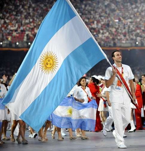 manu en lo que respecta al básquet tiene el equivalente a 5 mundiales (4 anillos y una dorada)
lucha aymar en lo que respecta al hockey no me entra en el tweet para contar todo lo que ganó + 8 veces elegida la mejor jugadora del mundo, la misma cantidad que messi, burrazo