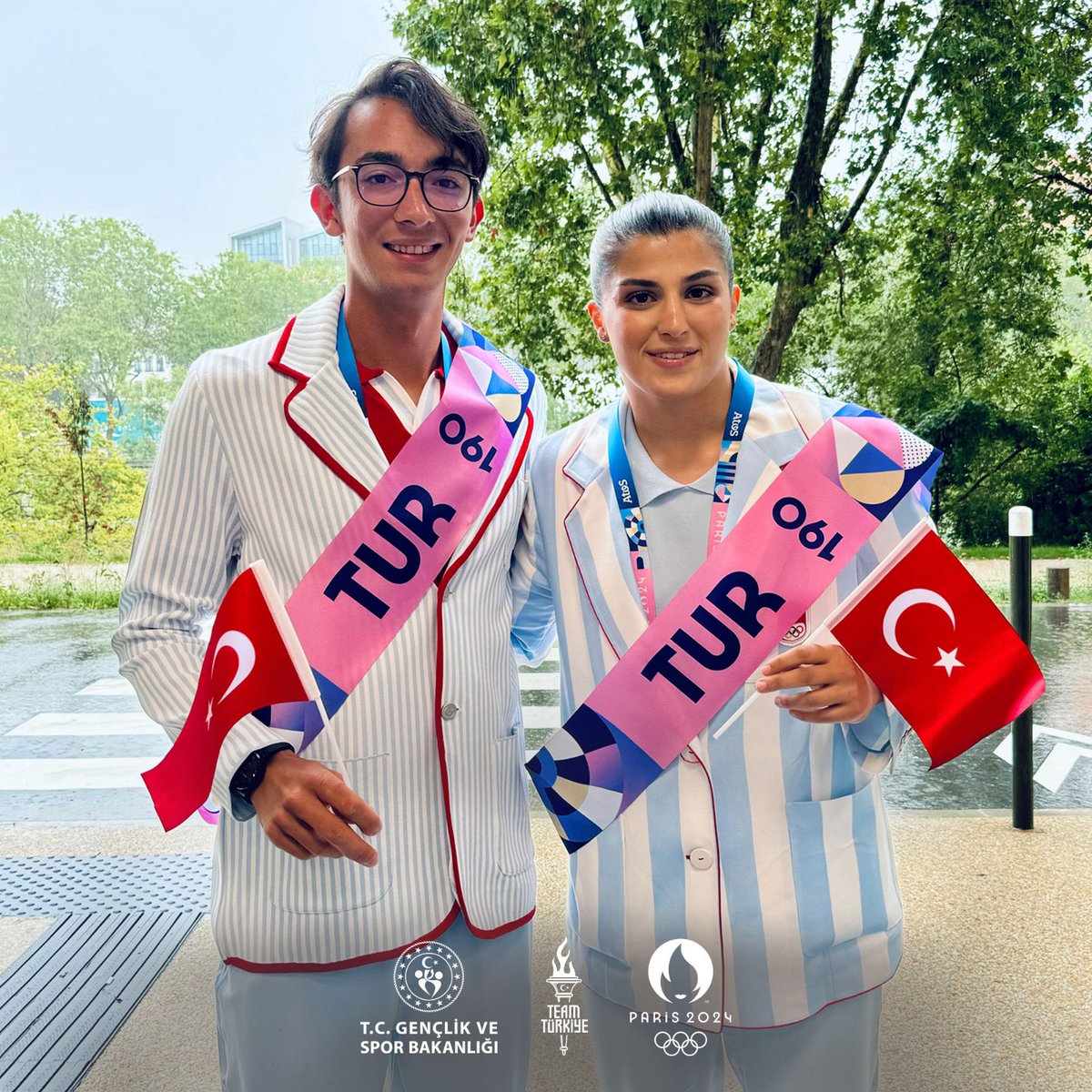 Ay yıldızlı al bayrağımız, bu akşam Busenaz Sürmeneli ve Mete Gazoz'un ellerinde dalgalanacak! 🇹🇷

#TeamTürkiye #AynıRuhlaYeniden #Paris2024