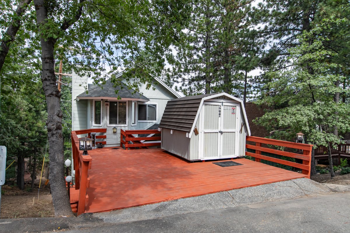 bradc21's tweet photo. Mountain home for sale in Arrowbear, CA.  A studio apartment is included with private entrance. 
https://t.co/CIE5zmHl6a
@BradAdkinsRealtor
@C21LoisLauerRE https://t.co/Uai8ZYtKRO