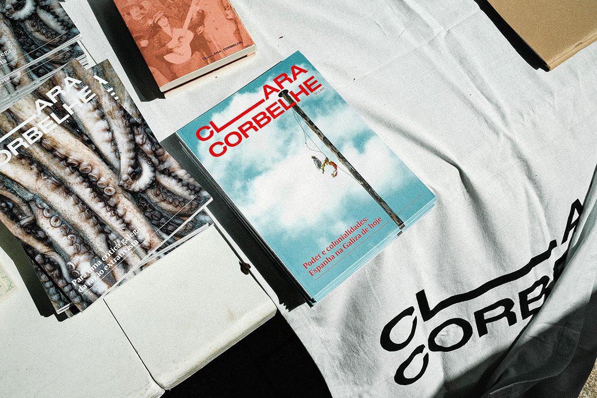 Obrigadíssimas a todas as que visitastes onte o nosso posto no <a href="/ofestigal/">Festigal</a> no Dia da Pátria Galega 🧡

Foi um dia fermoso na vossa companhia, mentres voavam as revistas e anuários! Já pensamos na próxima 🤗