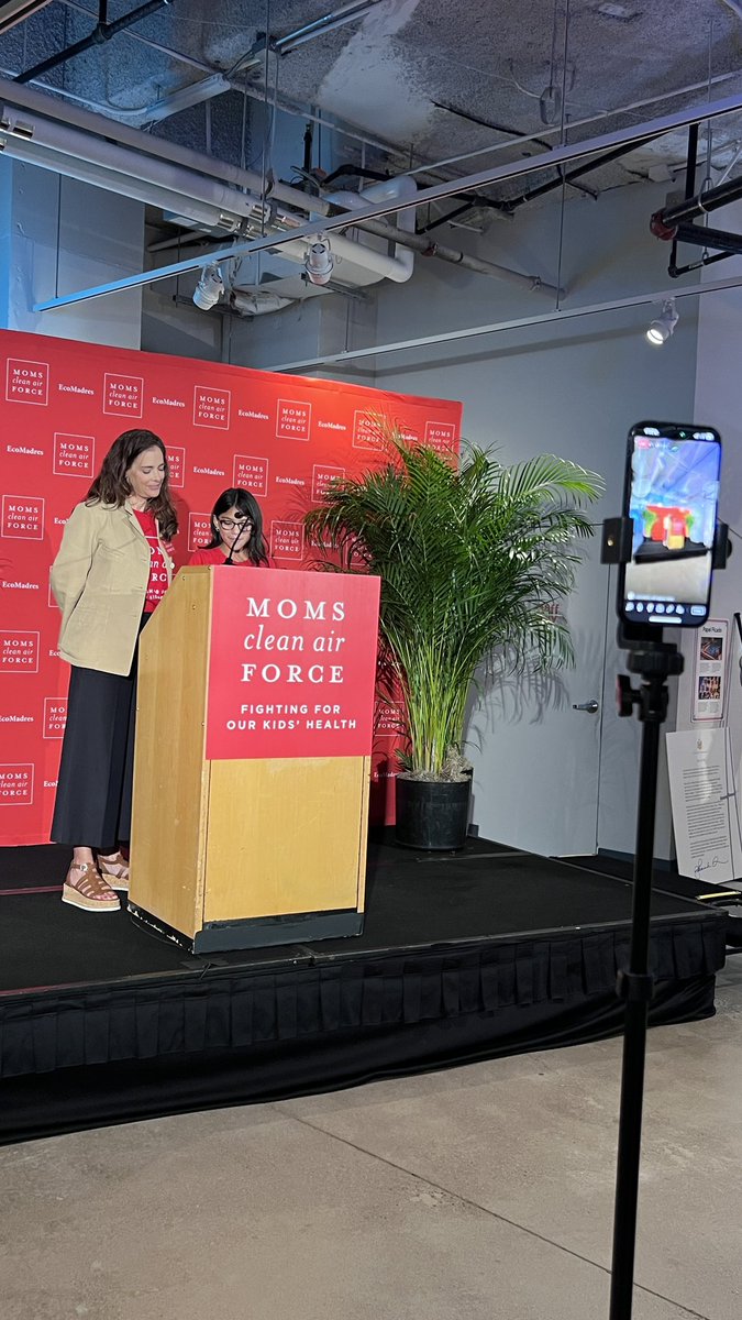 CleanAirMoms_NV's tweet photo. “I want kids to have clean air to breathe everyday” Our little Leena reminding us of the importance of our jobs at @CleanAirMoms #playin4climate
It is our job to insure a more sustainable future for our kids. https://t.co/RtuH4Dw7K6