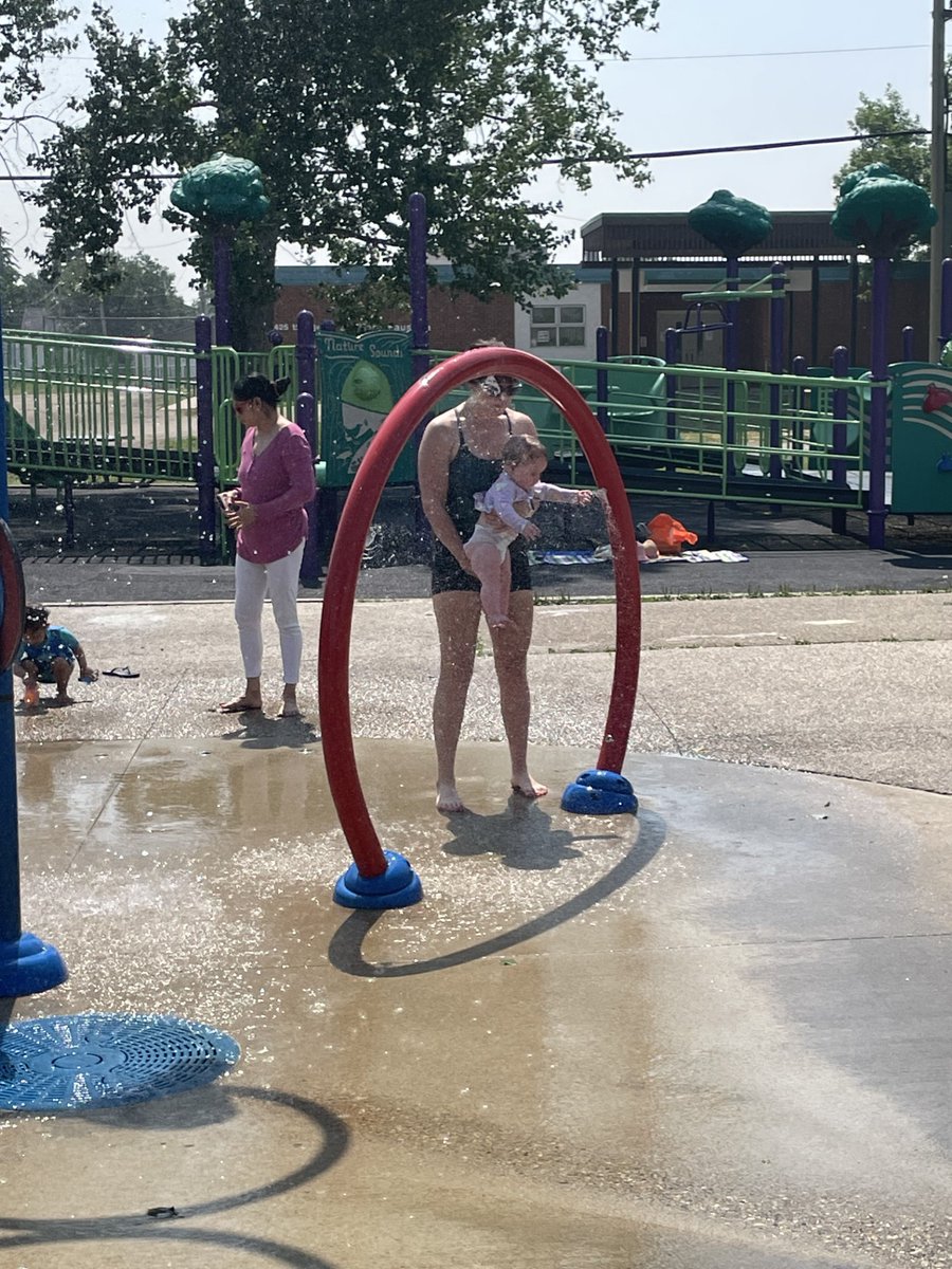UnitedWayRegina's tweet photo. Summer Story Splash was a hit with @ReginaEYFC! 🌞📚 Families crafted nature weaves, explored "A Bear, A Bee, and A Honeytree" by Daniel B and Brandon  S, and cooled off in the splash park. Fun and learning all in one day! 🌿🐻🍯💦#FamLitHub https://t.co/29AKYWjNZP
