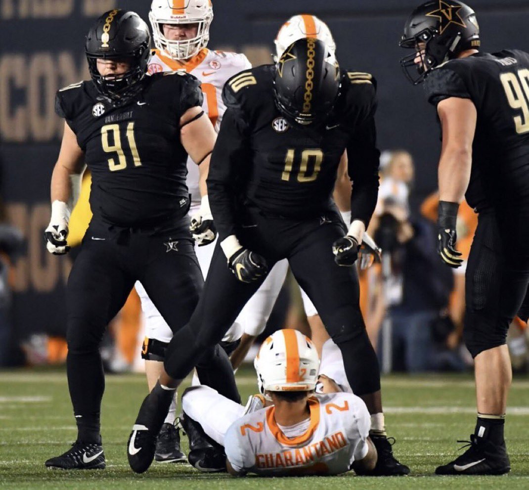 GeorgeOkorie12's tweet photo. #AGTG After a great camp and a conversation with @jovanhaye I am truly blessed to receive my 4th D1 scholarship offer from @VandyFootball @BCollierPPI @PPIRecruits @EzeObiora2 @bartonsimmons @CoachPayneVandy @Coach_LBJ_ @Coach_Lea @JeremyO_Johnson @MohrRecruiting @ChadSimmons_ https://t.co/kCPtsG1yXH