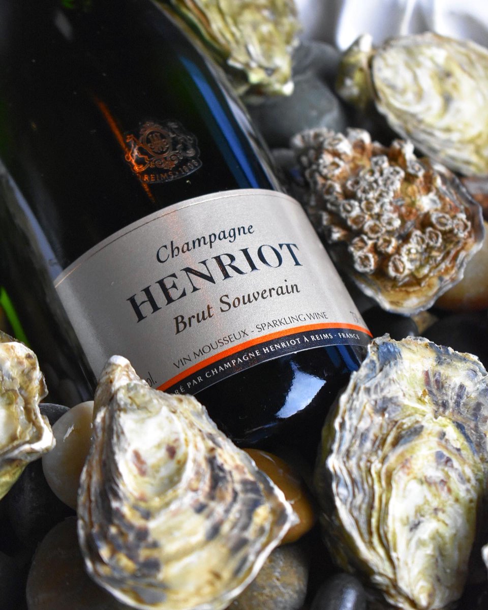 Toast to the end of the workweek with Oysters &amp; Bubbles at <a href="/HawksworthRest/">Hawksworth Restaurant</a>!🥂⁠

Every Friday, from 11:30 am until late, savour $1.50 oysters and enjoy 50% off bubbles (both by the glass and bottle).

Reserve your table now: bit.ly/3SjKFev