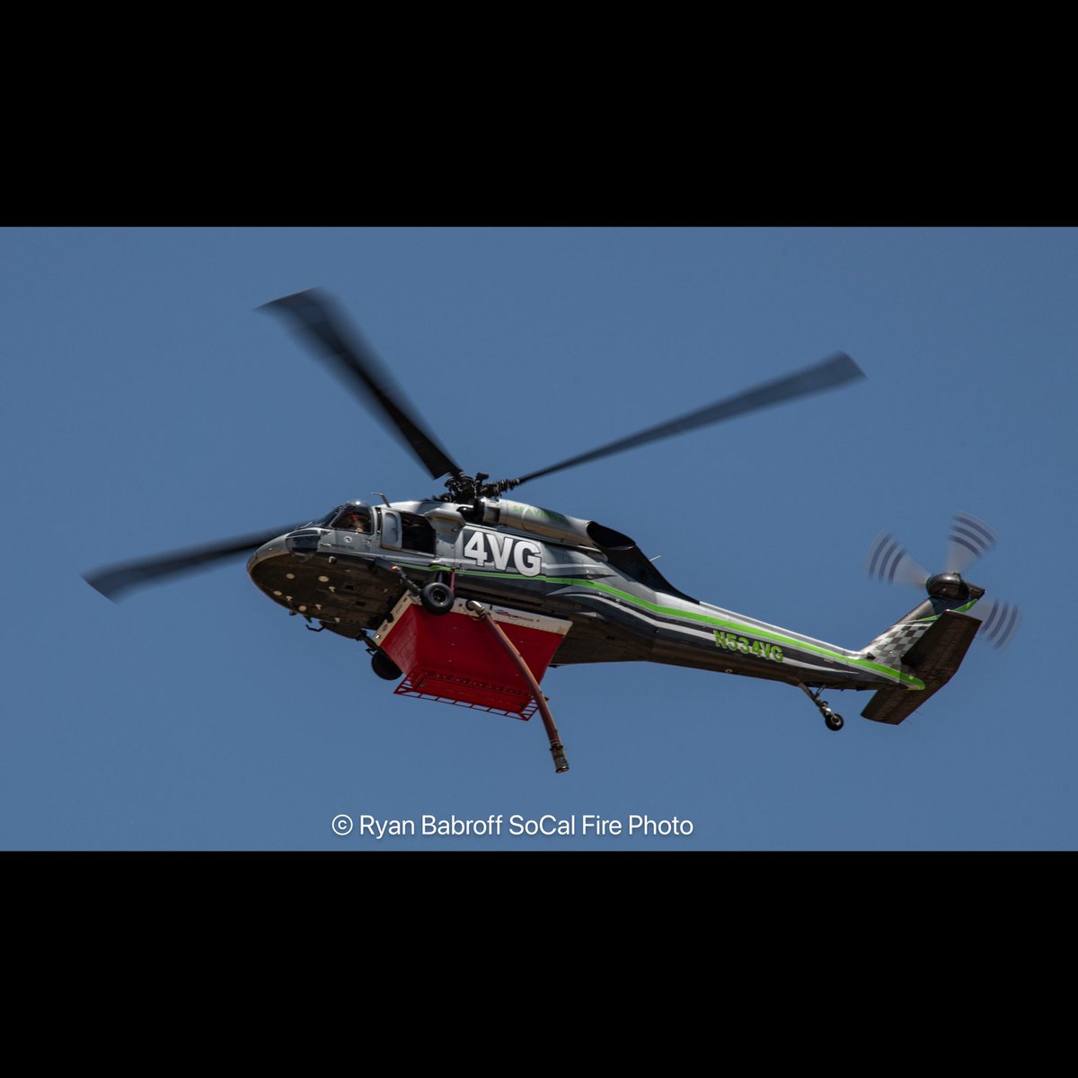 SoCalFirePhoto's tweet photo. Air support from 2 days ago on the #ApacheFire from @VCFD @LosPadresNF @146AirliftWing working Apache Canyon. https://t.co/KdJX0muUnQ