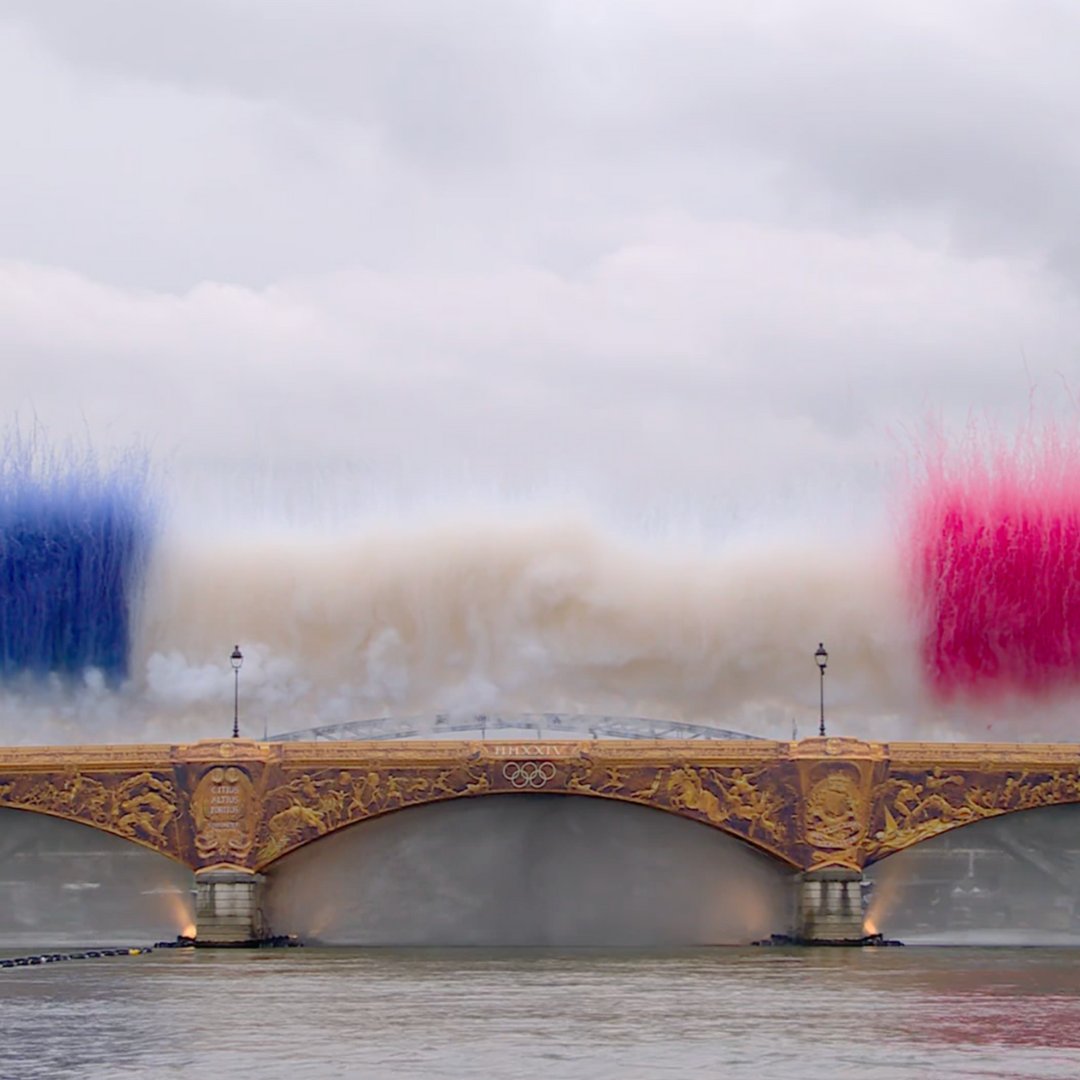 Olympics's tweet image. The Flame is here! Are you ready for this 6km celebration of sport along the iconic River Seine? 🌉

Are you ready for the Olympic Games Paris 2024? 🙌

#Paris2024 #OpeningCeremony