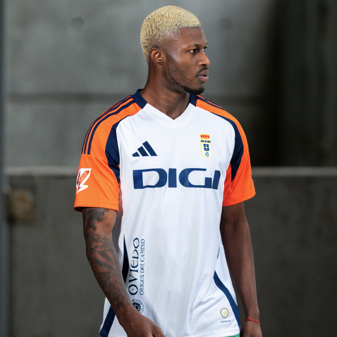 RealOviedo's tweet photo. 💣  #RealOviedo away kit 24/25

#elSueñoviajaAlFutuRO 
#RealOviedo 🔵⚪ https://t.co/jzroIQsBJN