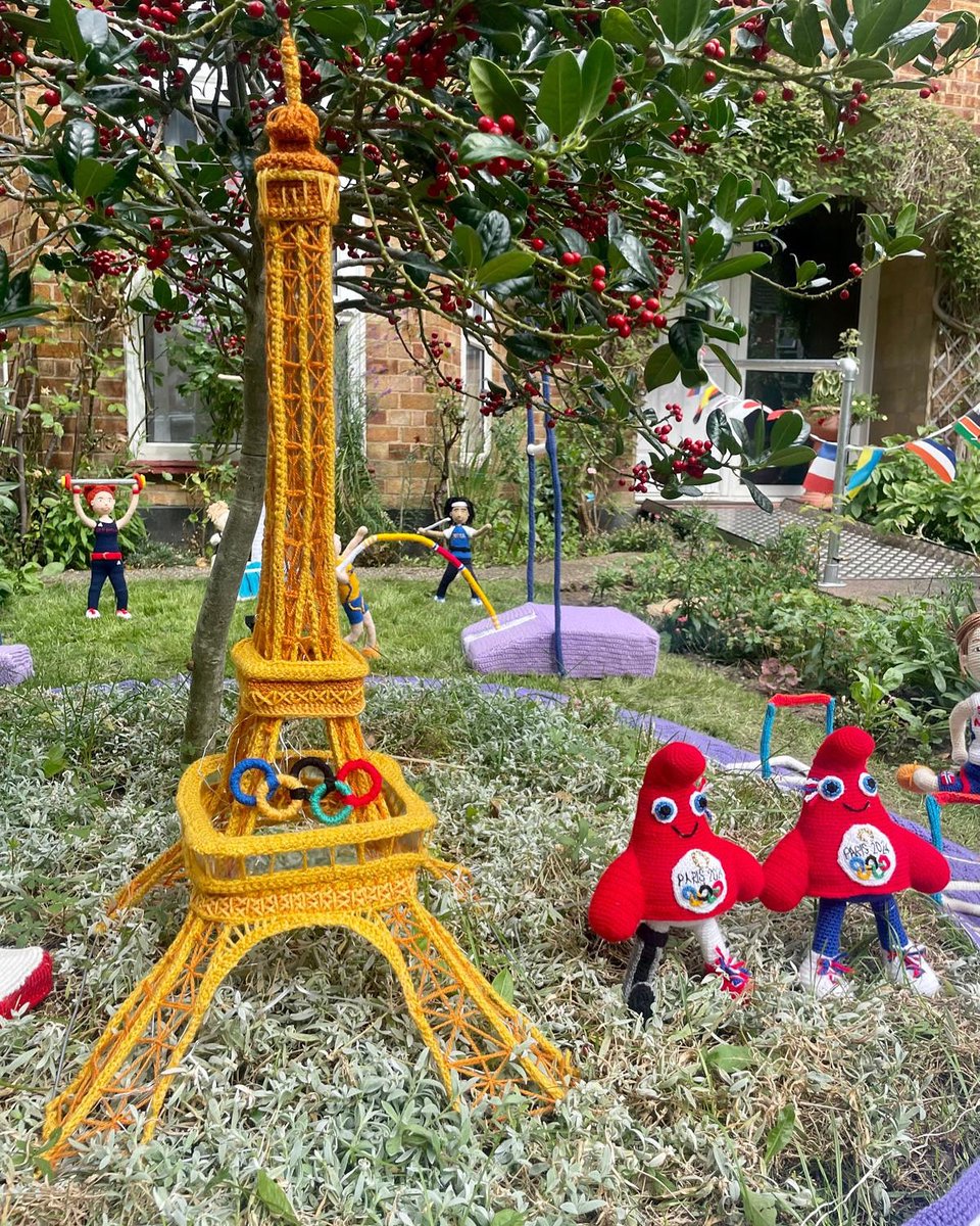 Howard Road House tweet media