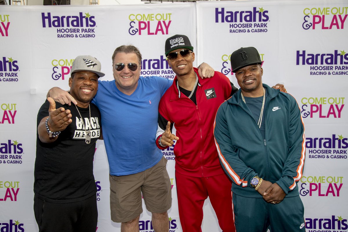 JMV1070's tweet photo. Our July #TavernTour stop is in Broad Ripple at Average Joe’s today. Great o be out to hang with you and @Holvy43 is back!
-@MikeWellsNFL
-Pat Sullivan @Sullivan_HandG #AskPat
-@617MikeBiv @OriginalBBD joins the show. BBD will be live @IndyStateFair this year. https://t.co/rQNCjC0cDZ